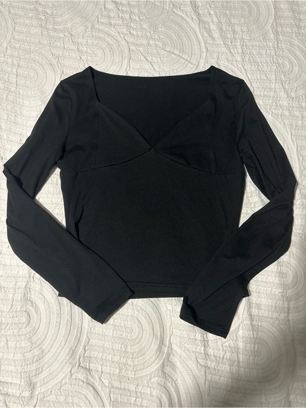 Black Long-Sleeve V Neck Neck Top